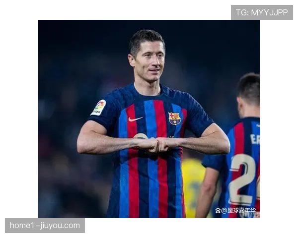 AC米兰盯上莱万巴萨提前物色新中锋或引发转会市场连锁反应