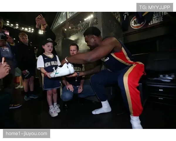 锡安赛后为抗癌儿童送签名球鞋并留言你是我的英雄展现大爱与勇气